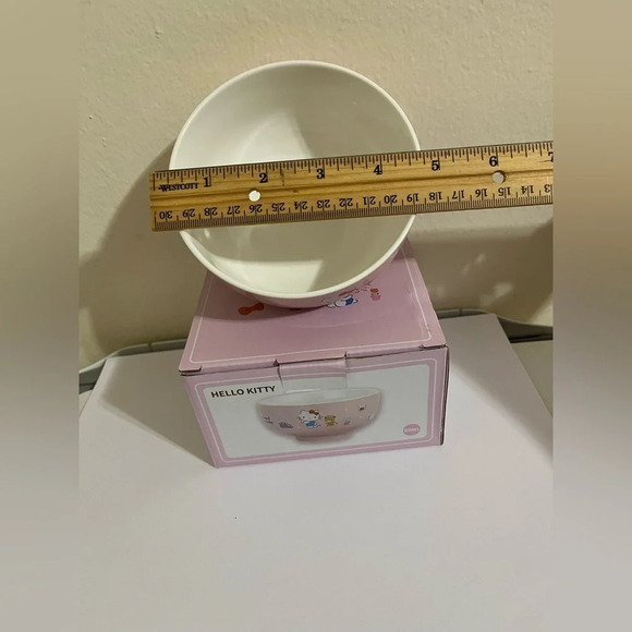 Hello Kitty Dessert/Snack Ceramic Bowl - Picture 6 of 9